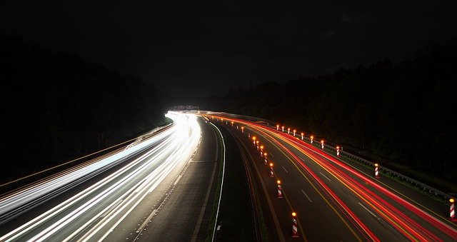 noční provoz na dálnici