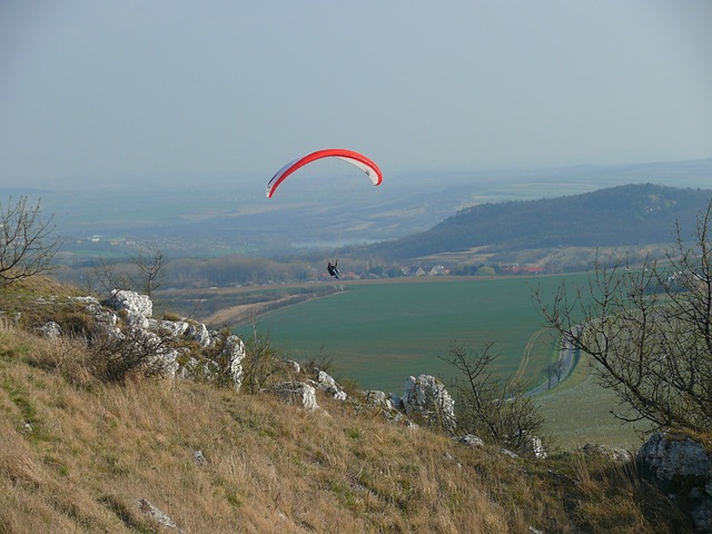 paragliding na Pálavě.jpg